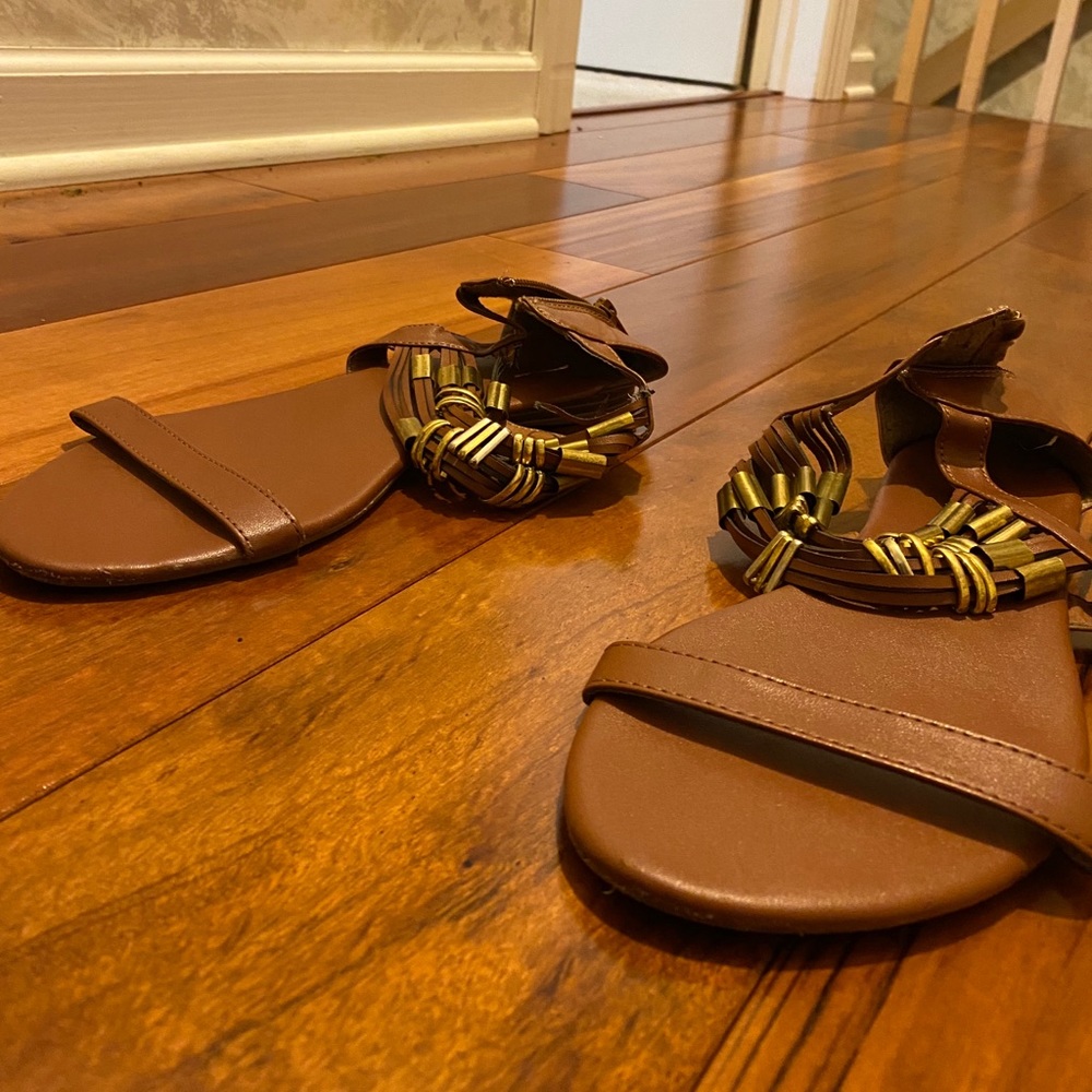 Flat sandals